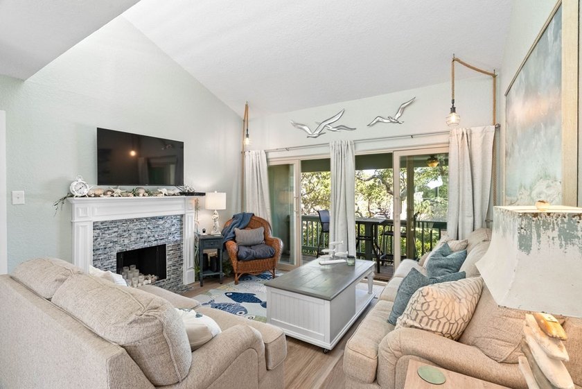 Beautifully Updated Waterfront Condominium in Rockport Racquet &amp; - photo 6