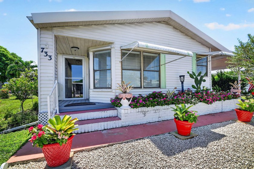 Welcome to this beautifully maintained and move-in ready - photo 7