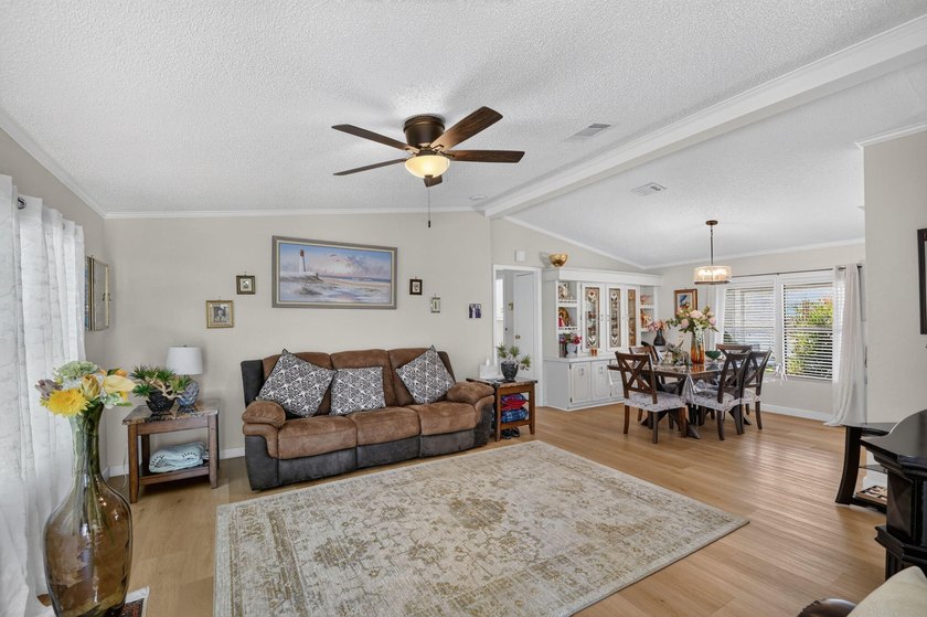 Welcome to this beautifully maintained and move-in ready - photo 8