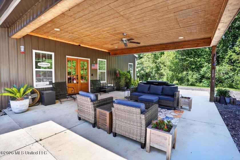 Welcome to this stunning 4 bedroom, 3 bathroom barndominium - photo 5