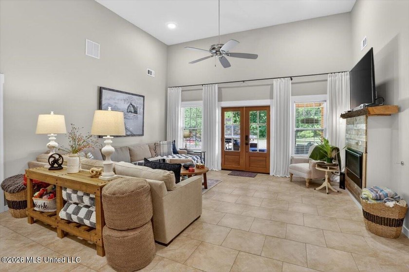 Welcome to this stunning 4 bedroom, 3 bathroom barndominium - photo 7