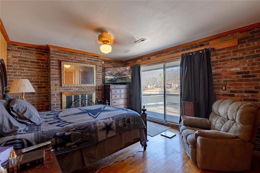 Nestled at the 8 MM in Buck Creek Cove, this lakefront retreat - photo 15