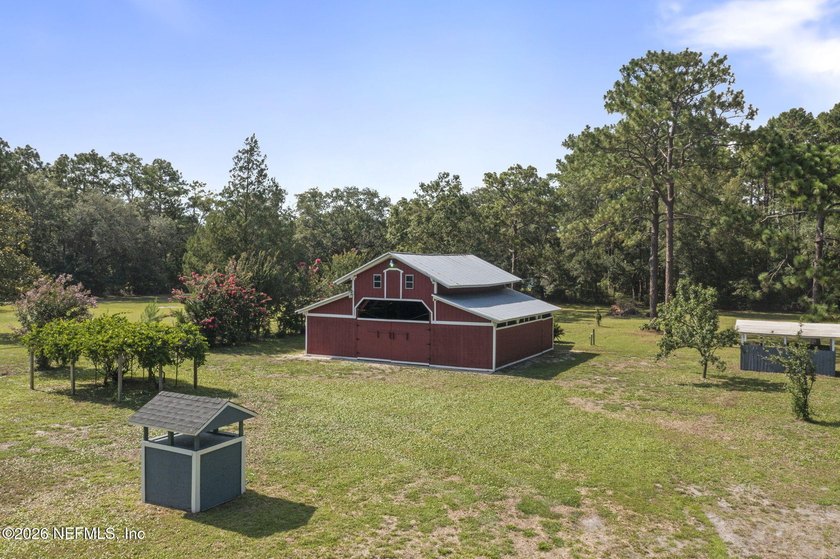 COMPOUND! Hard-to-find acreage property in the heart of - photo 5