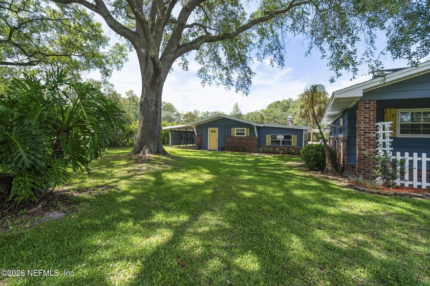 COMPOUND! Hard-to-find acreage property in the heart of - photo 8