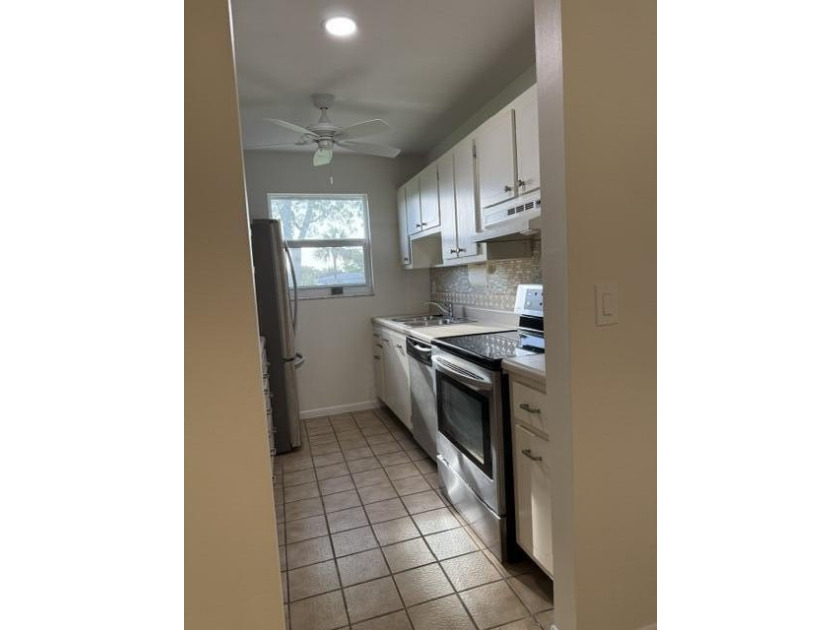 Beautiful 1100sqt condo/villa in desirable Lantana 55+community - photo 4
