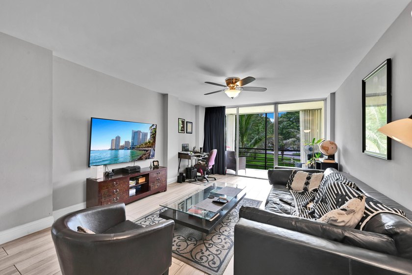 Welcome to this ALL AGES charming one-bedroom - photo 3