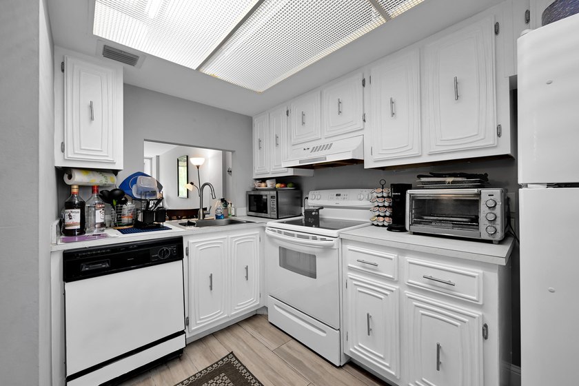 Welcome to this ALL AGES charming one-bedroom - photo 9
