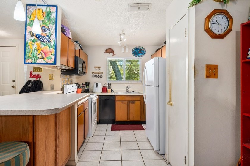 Motivated seller! Enjoy the peace and tranquility of Hidden - photo 4