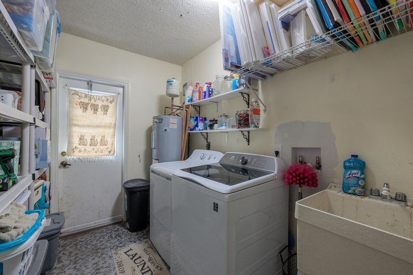 Welcome to this charming 2-bedroom, 2-bath pool home in the - photo 18