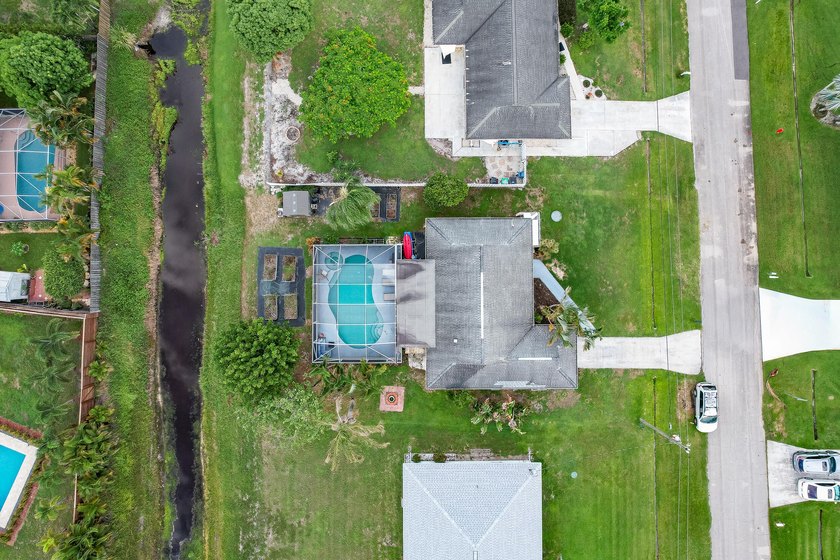 Welcome to this charming 2-bedroom, 2-bath pool home in the - photo 28