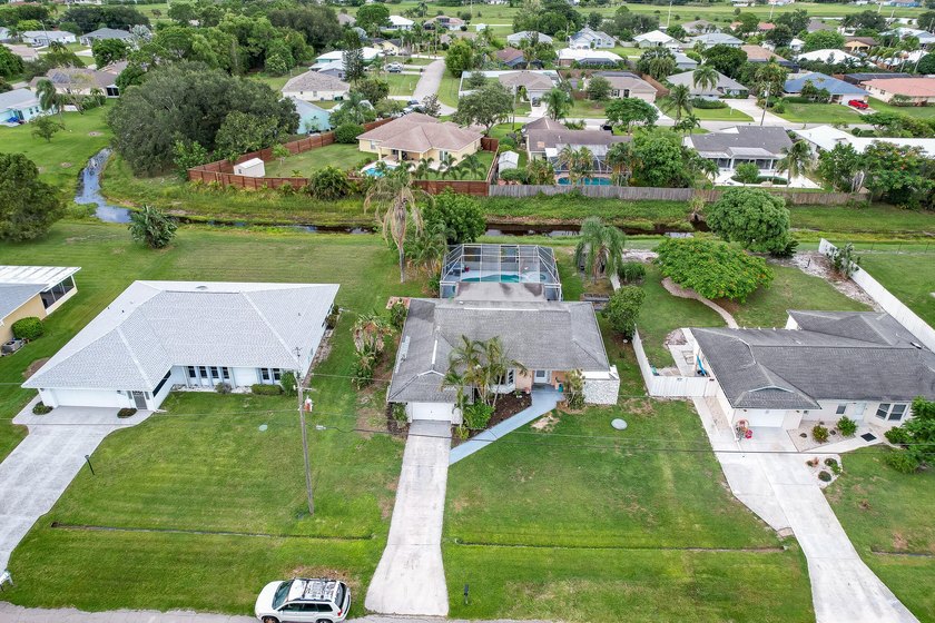 Welcome to this charming 2-bedroom, 2-bath pool home in the - photo 34