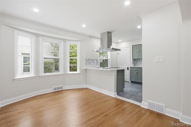 Welcome to this beautifully maintained home in desirable Grosse - photo 6