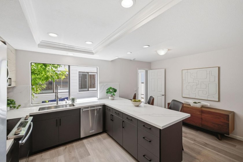 Welcome to 405 Clearview Drive! This thoughtfully updated - photo 11
