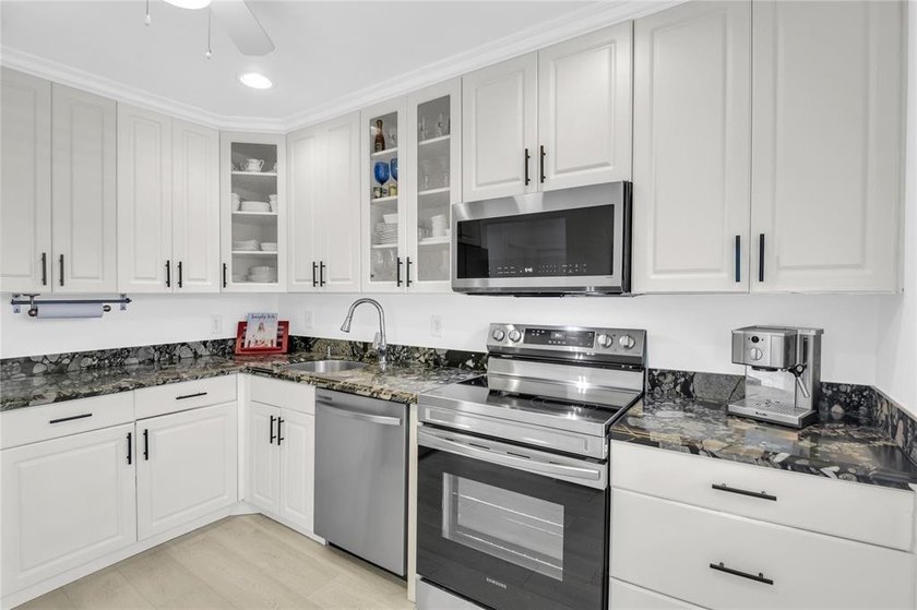 FURNISHED LAKEFRONT CORNER UNIT CONDO in the desirable Cypresses - photo 11