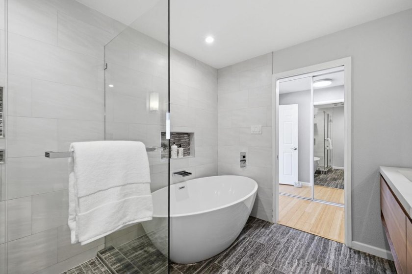 Welcome to 405 Clearview Drive! This thoughtfully updated - photo 21