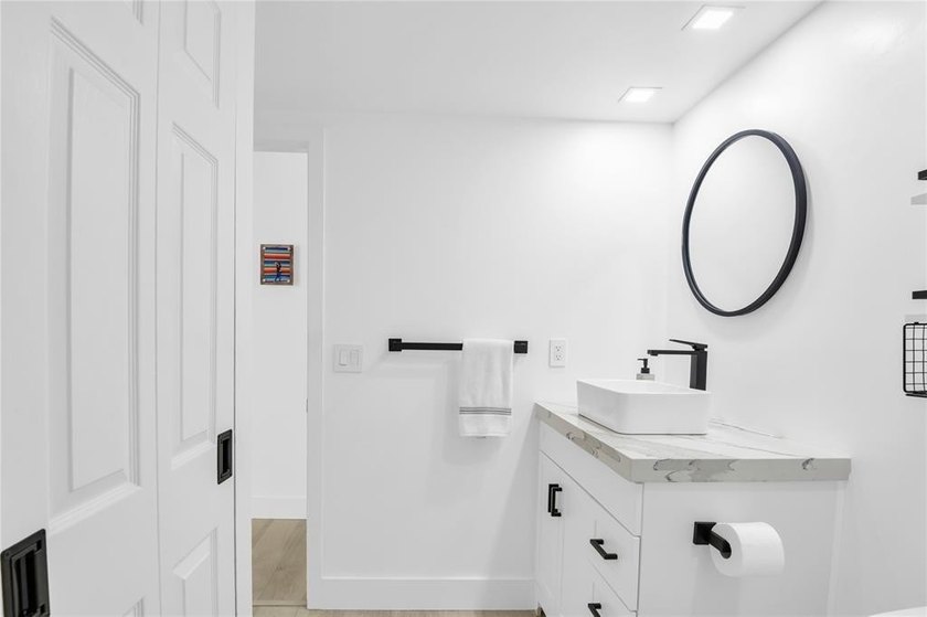FURNISHED LAKEFRONT CORNER UNIT CONDO in the desirable Cypresses - photo 31