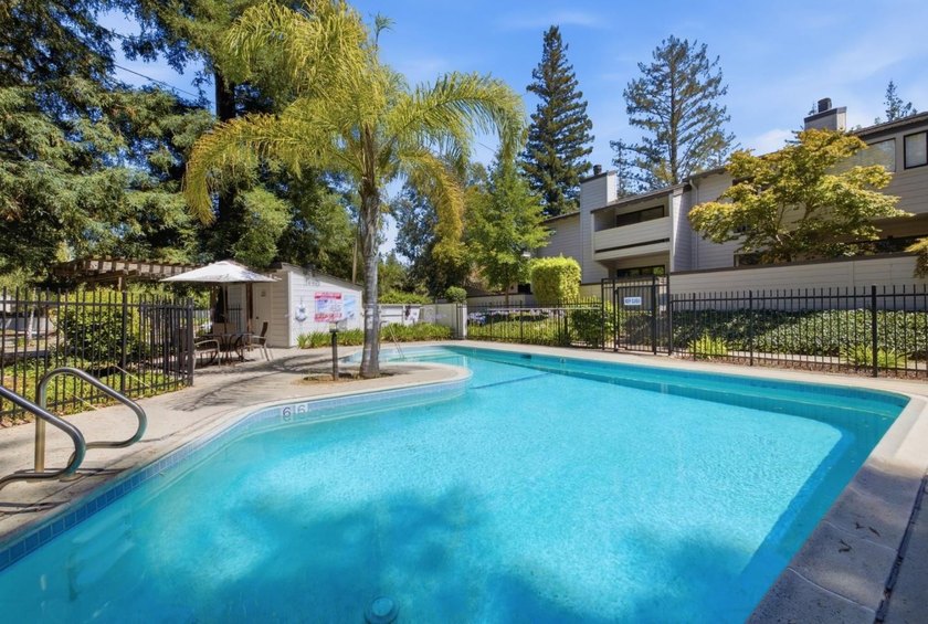 Welcome to 405 Clearview Drive! This thoughtfully updated - photo 32