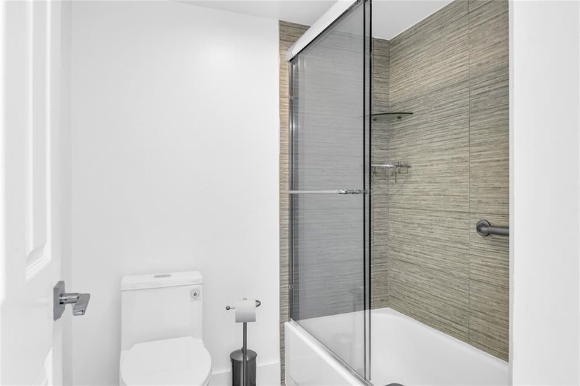 FURNISHED LAKEFRONT CORNER UNIT CONDO in the desirable Cypresses - photo 32