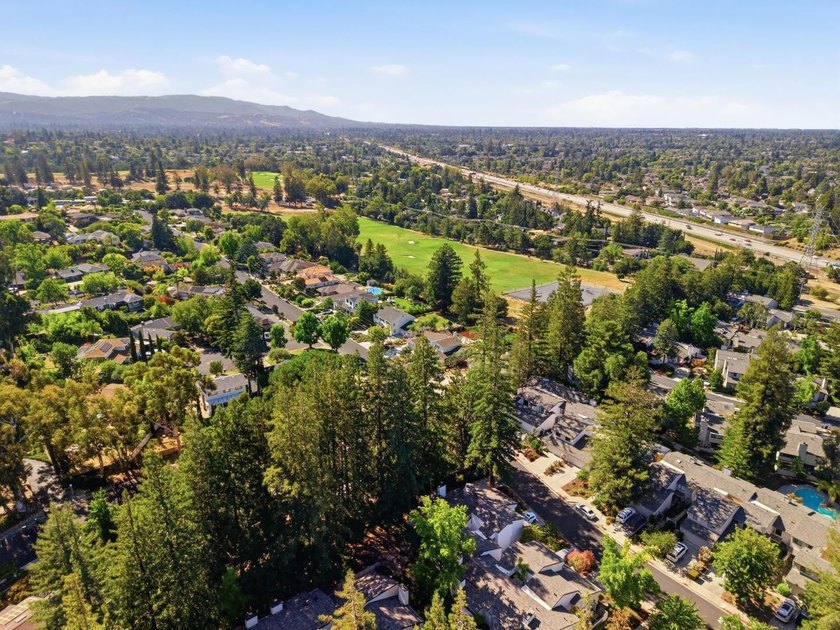Welcome to 405 Clearview Drive! This thoughtfully updated - photo 35