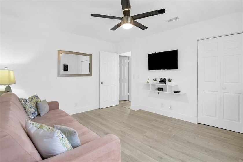FURNISHED LAKEFRONT CORNER UNIT CONDO in the desirable Cypresses - photo 36