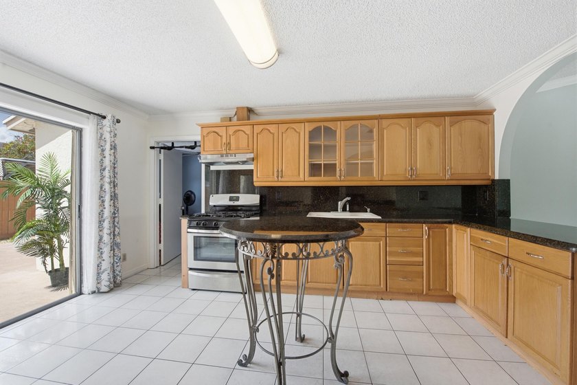 Move right into this beautifully updated 3-bedroom, 2-bath home - photo 5