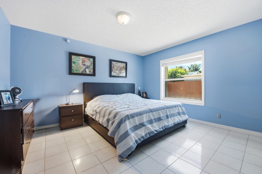 Move right into this beautifully updated 3-bedroom, 2-bath home - photo 9