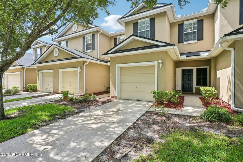 Welcome to this beautiful townhome offering 3 spacious bedrooms - photo 3