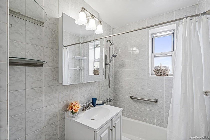 Facing West with a Skyline View, this Unit is Full of Natural - photo 13