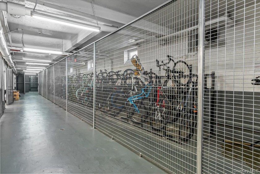 Facing West with a Skyline View, this Unit is Full of Natural - photo 21
