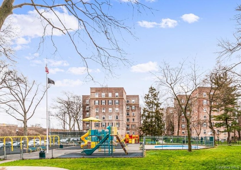 Facing West with a Skyline View, this Unit is Full of Natural - photo 25