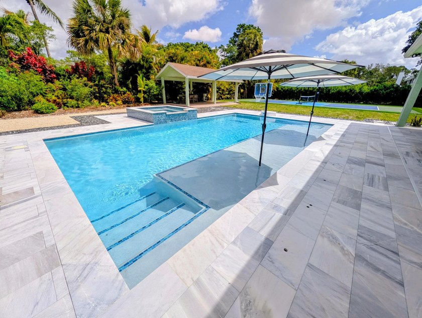 Welcome to your private acre retreat in the highly sought after - photo 2