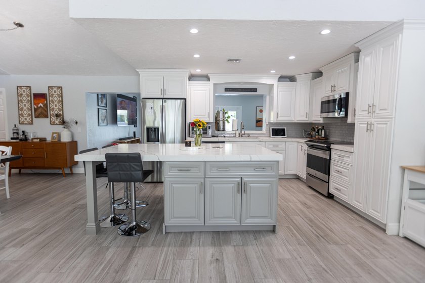 Welcome to your private acre retreat in the highly sought after - photo 4