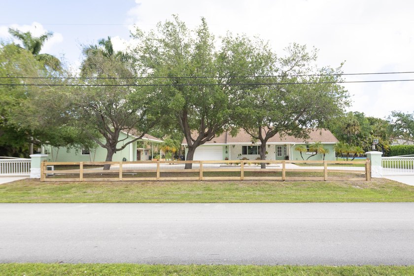 Welcome to your private acre retreat in the highly sought after - photo 7