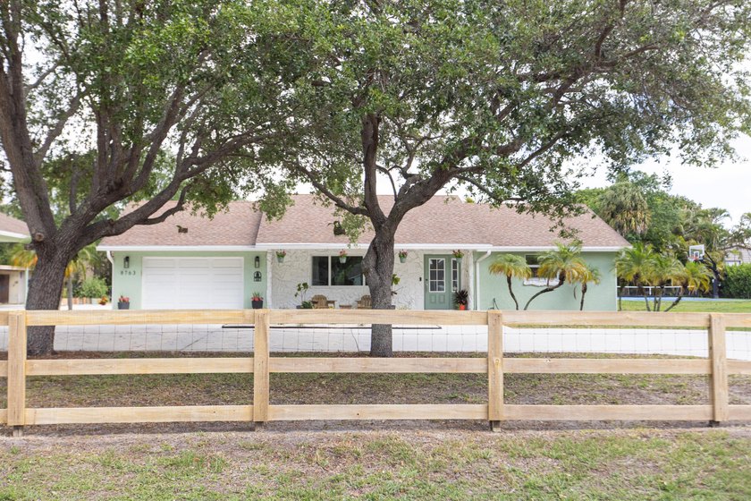 Welcome to your private acre retreat in the highly sought after - photo 8