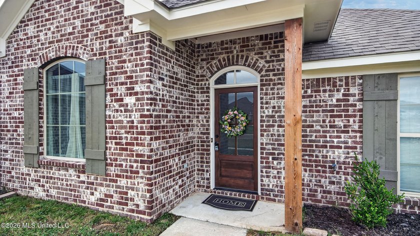 Seller is offering $5000 in buyer closing costs! Like-New Home - photo 3