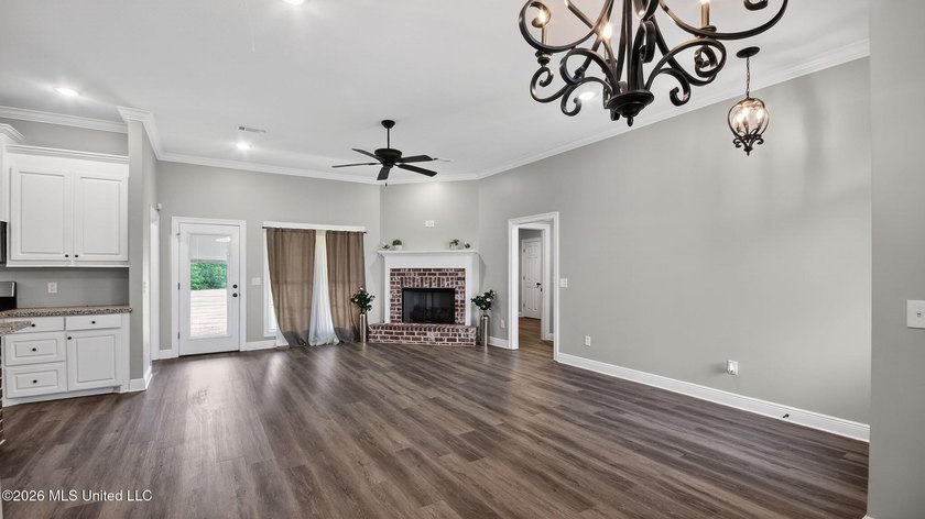 Seller is offering $5000 in buyer closing costs! Like-New Home - photo 9