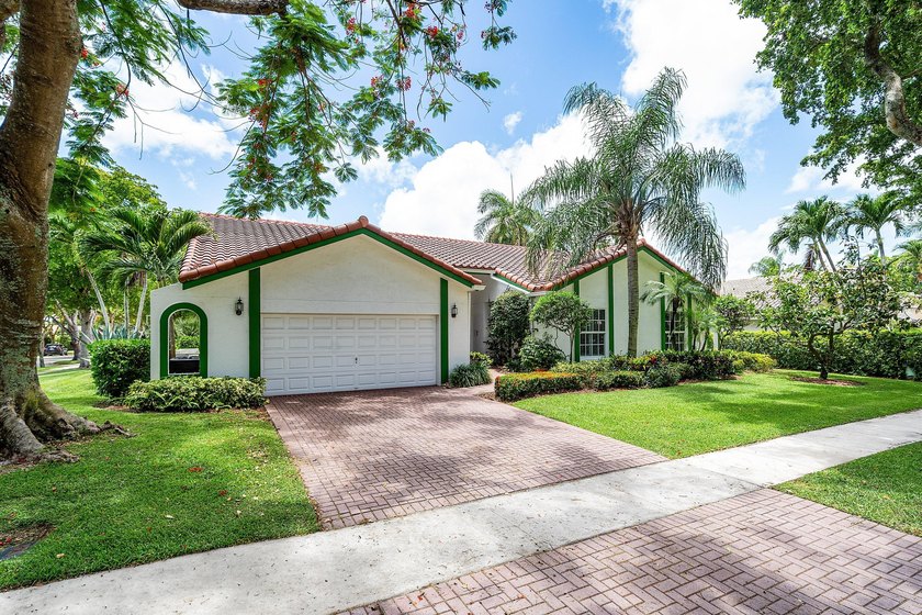 Welcome to New Floresta, one of Central Boca Raton's most - photo 3