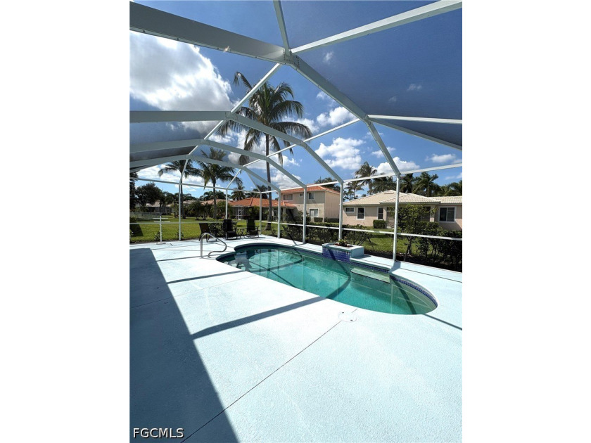 Welcome Home to your POOL home! SELLER MOTIVATED Step into this - photo 11