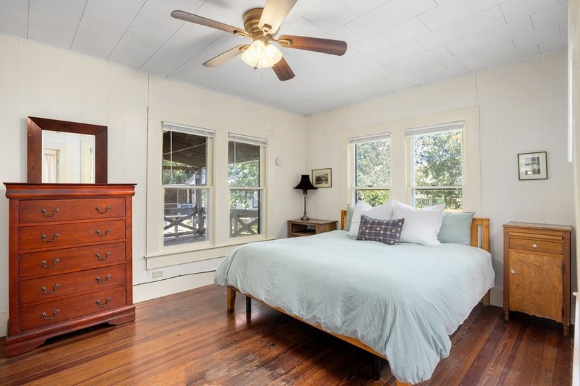 Unique investment opportunity or multi-generational living! This - photo 12