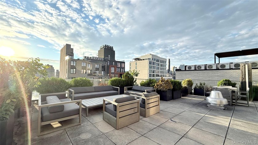 Designed by ODA New York, 251 1st Street offers precise layout - photo 15