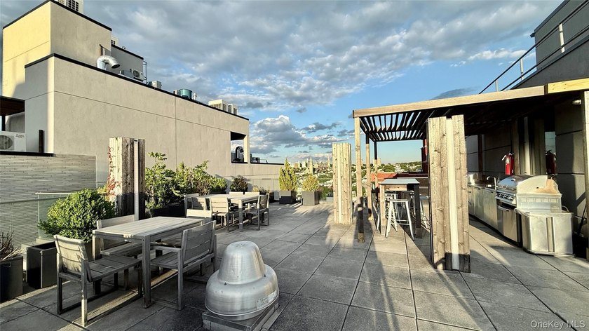 Designed by ODA New York, 251 1st Street offers precise layout - photo 16