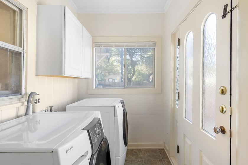 Unique investment opportunity or multi-generational living! This - photo 18