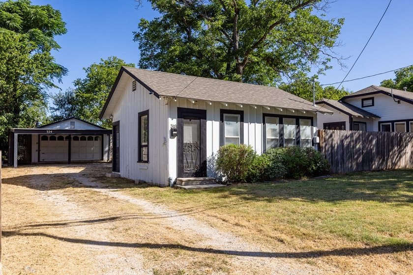 Unique investment opportunity or multi-generational living! This - photo 23