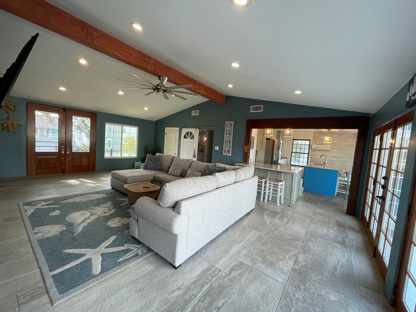 Waterfront 3/3 on Key Allegro featuring a large dock, boat lift - photo 6