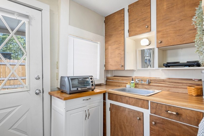 Unique investment opportunity or multi-generational living! This - photo 27