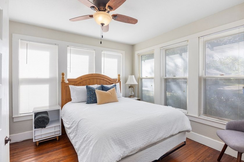Unique investment opportunity or multi-generational living! This - photo 28