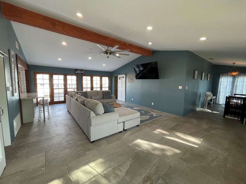 Waterfront 3/3 on Key Allegro featuring a large dock, boat lift - photo 8