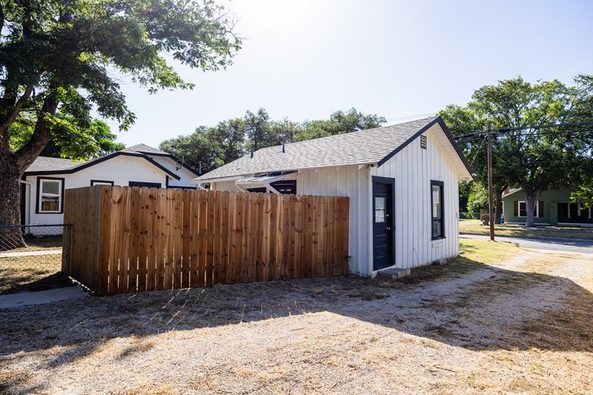 Unique investment opportunity or multi-generational living! This - photo 32