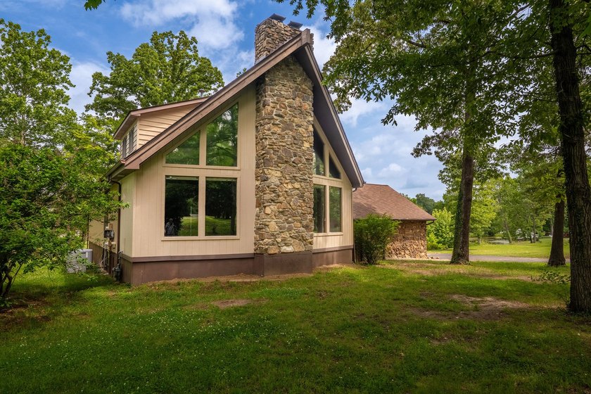 Nestled in the highly sought-after Arbor Drive neighborhood - photo 3