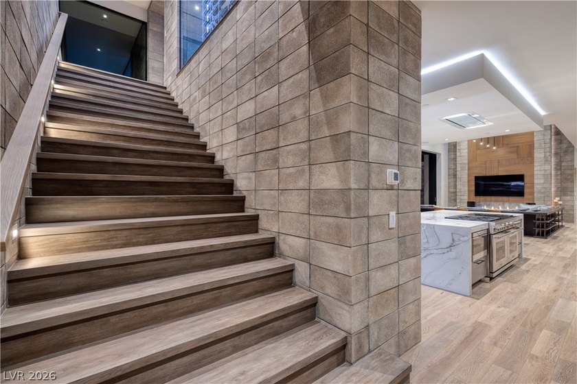 Designed by Swaback, an apprentice of Frank Lloyd Wright, this - photo 34